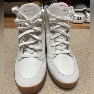 NWOT White Sorel sneak boots
